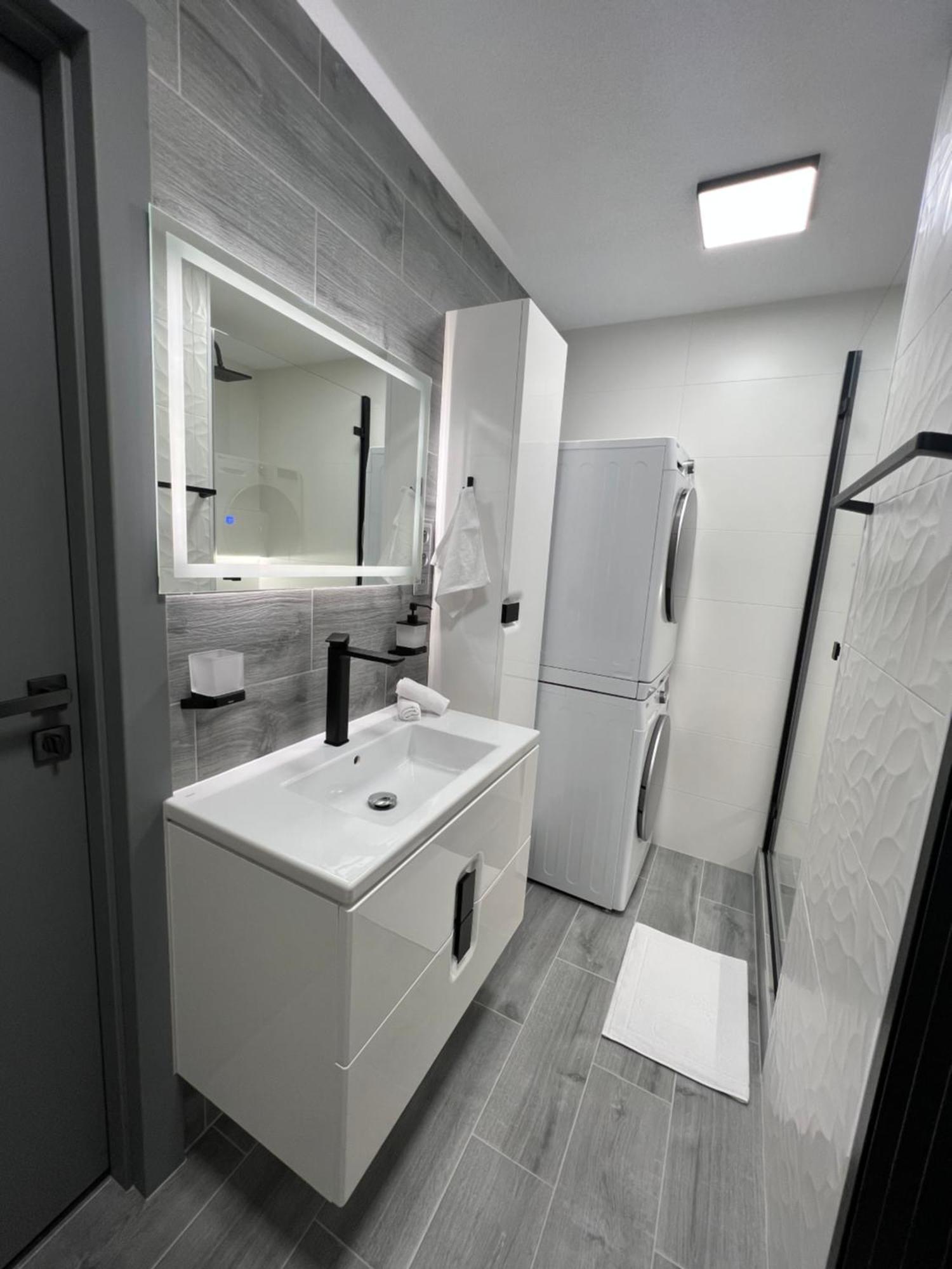 Apartman Piccoladuo V Banskej Bystrici بانْشكا بيشتريتْسا المظهر الخارجي الصورة